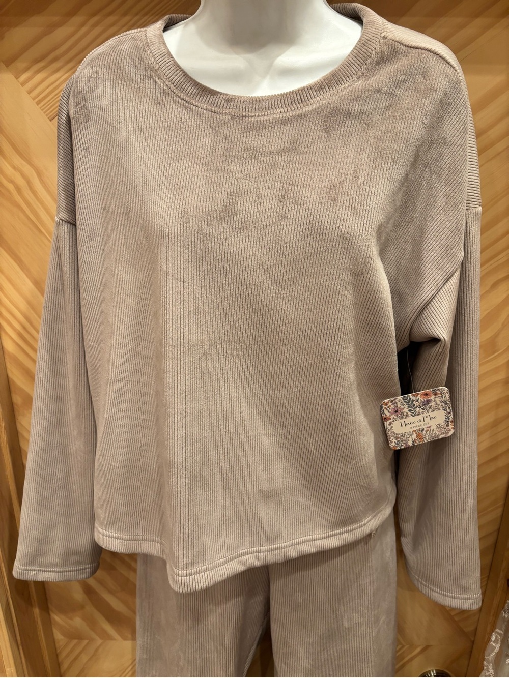 Cozy Taupe Corduroy Loungewear Set with deluxe body care set - Picture 4 of 13